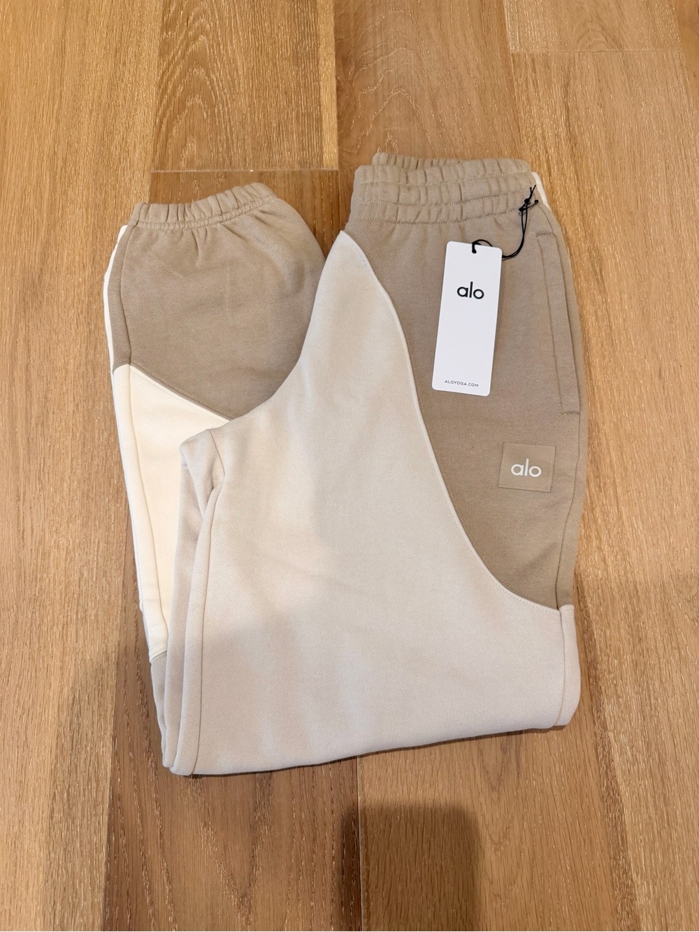 ALO Yoga Make Waves Sweatpant- Ivory/Bone/Gravel